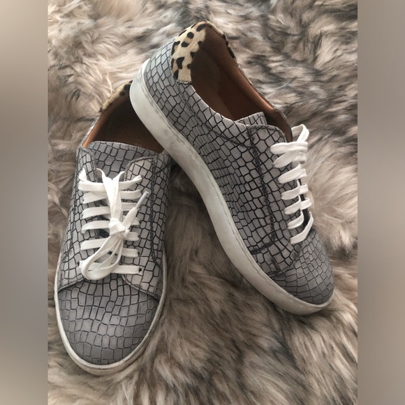 Diba True Low-top Women's White Abbot Snakeskin Embossed Sneaker. NEW!! Size 7.5 - Picture 1 of 8